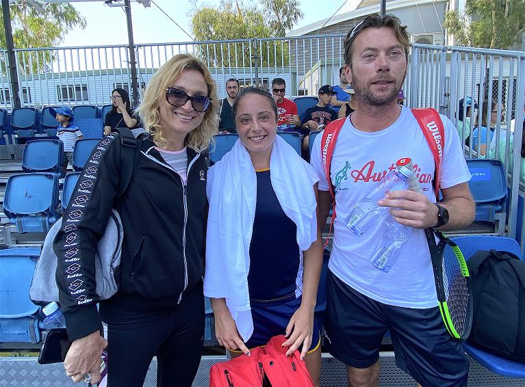 Elisabetta Cocciaretto tra il capitano di Fed Cup Tathiana Garbin e coach Fausto Scolari (foto Dell'Olivo)