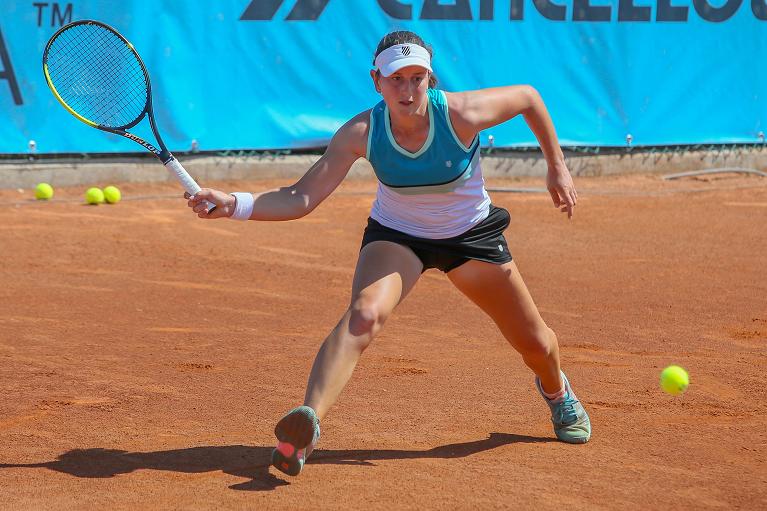 La racchetta di Nuria Brancaccio, 20 anni, n. 383 Wta, è una Dunlop SX 300