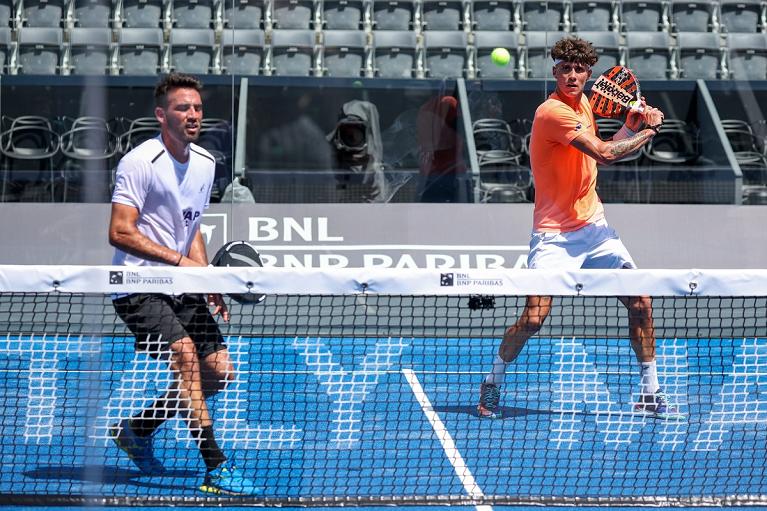 Riccardo Sinicropi, a sinistra, e Giulio Graziotti in allenamento sul Centrale del Foro Italico per il BNL Italy Major Premier Padel (Foto Sposito/FITP)