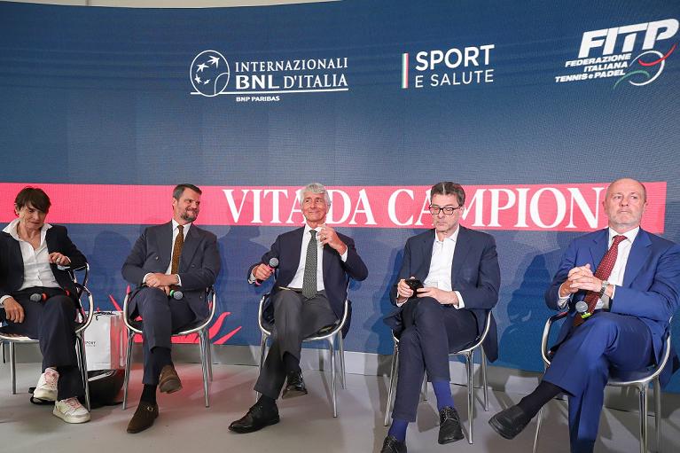I relatori dell'incontro per il ciclo Vita da campioni al Foro Italico (Foto Maiozzi/FITP)