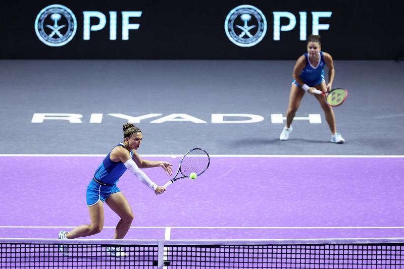 Sara Errani e Jasmine Paolini in azione (foto Getty Images)