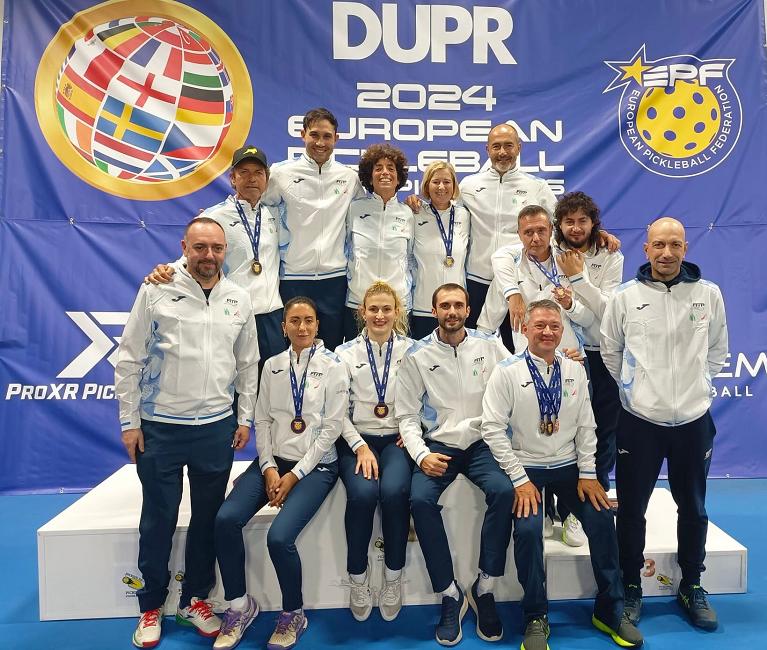 Il Team Italia che ha conquistato un prestigioso terzo posto in classifica generale all’European Pickleball Championship