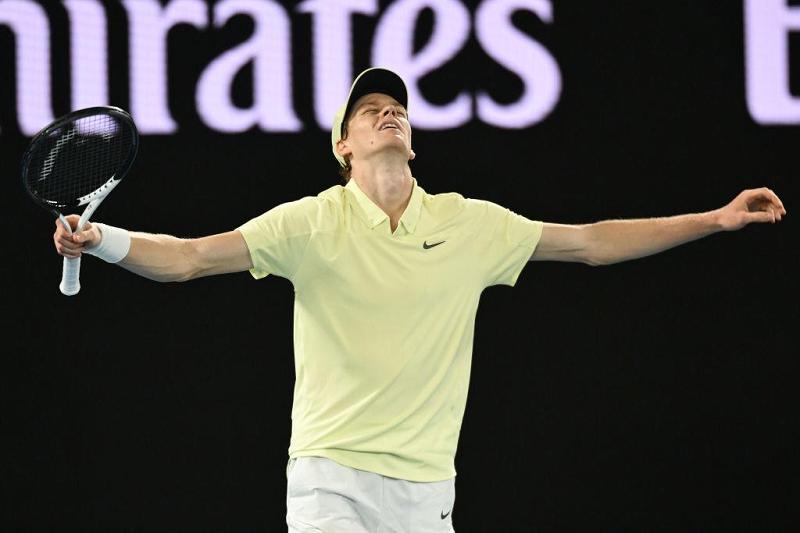 L'esultanza di Jannik Sinner dopo il trionfo all'Australian Open (Getty Images)