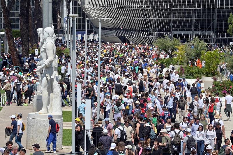 La folla per i viali del Foro Italico (foto Fioriti)